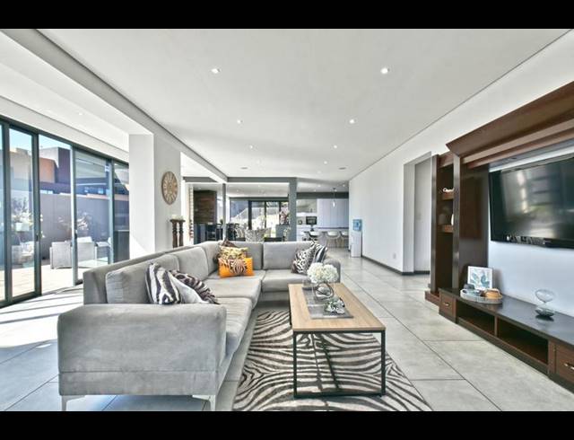 5 BEDROOM HOUSE FOR SALE IN EYE OF AFRICA